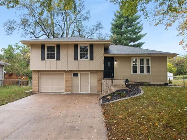 509 SE 20th St, Oak Grove, MO 64075