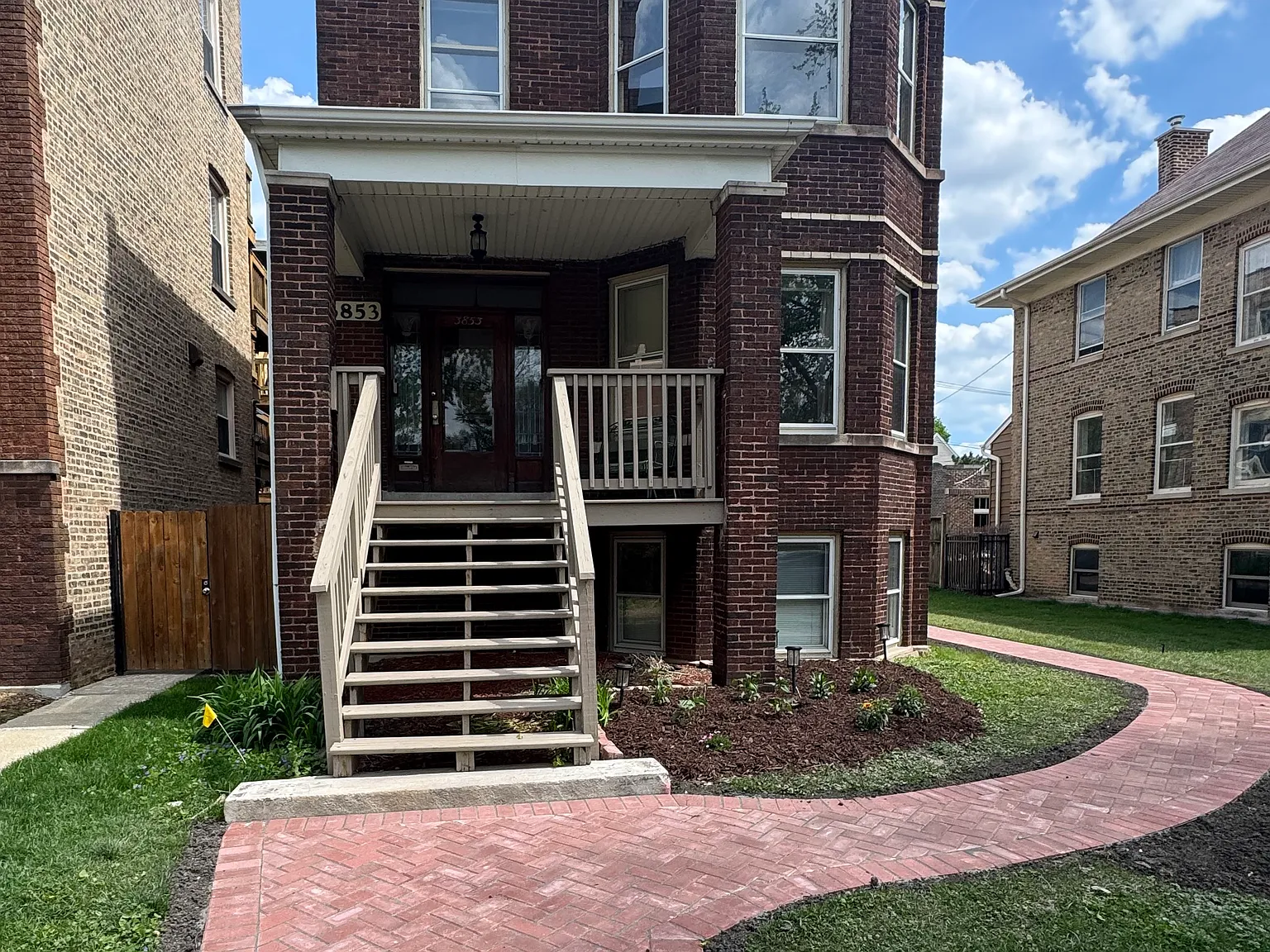 3853 N Hamlin Ave — Photo 1