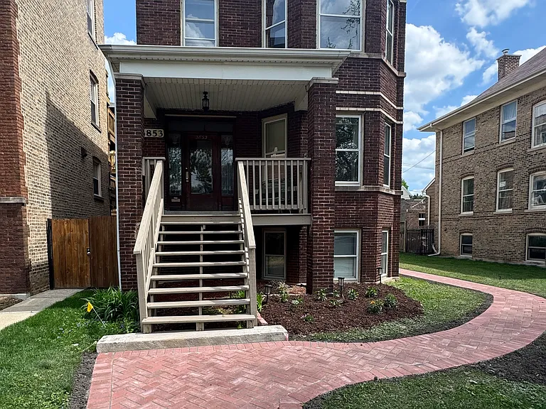 3853 N Hamlin Ave — Photo 1