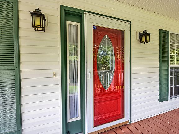 3rd image of 125 Dogwood Cir NE