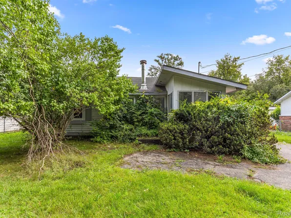 23284 Almira St, Southfield, MI 48033