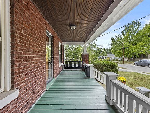 4th image of 734 Tremont Ave