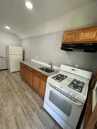 114 Buckingham St Photo 1