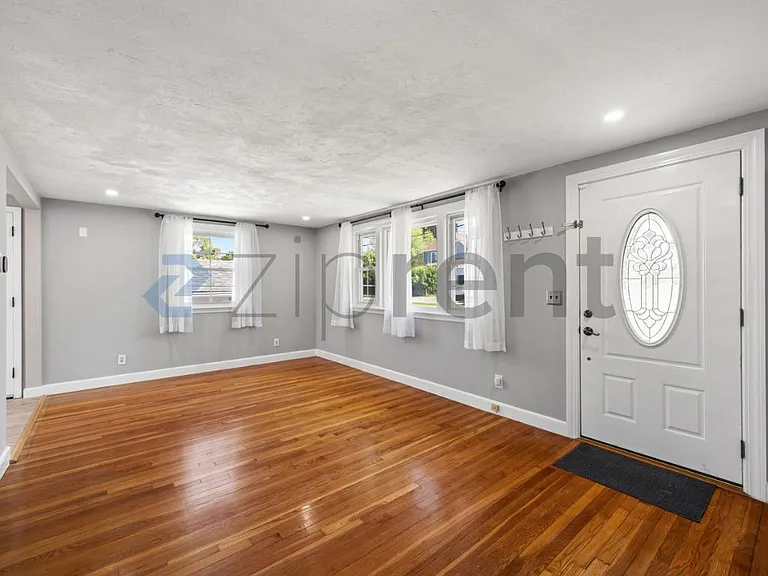 371 Salem St — Photo 3