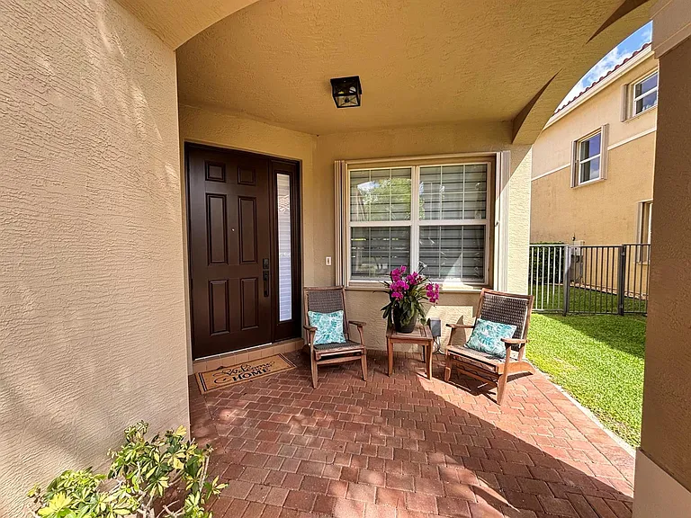 8219 Calabria Lakes Dr — Photo 4