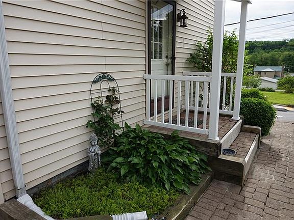 4th image of 324 N 2nd St