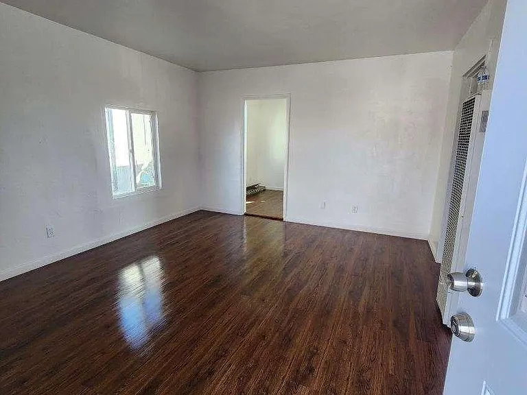 1327 Miller St — Photo 11