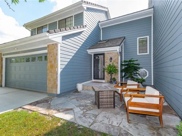 237 NE Edgewater Dr, Lees Summit, MO 64064