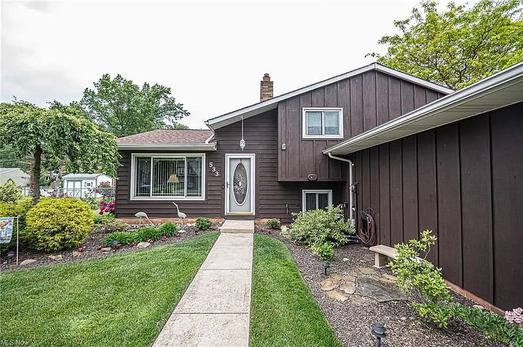 533 Saint Lawrence Blvd photo 1