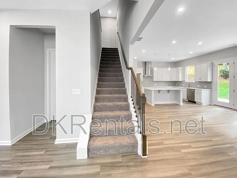 245 Birchwood Row — Photo 3