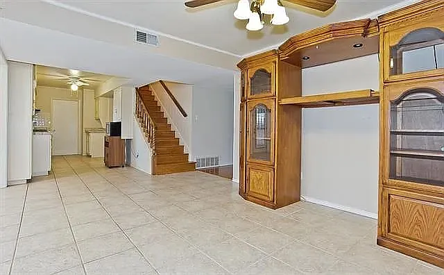3 bed, 2012 sqft, $2,334 — Photo 4