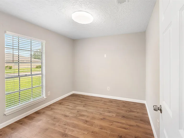 2327 Rittenmore Dr — Photo 15