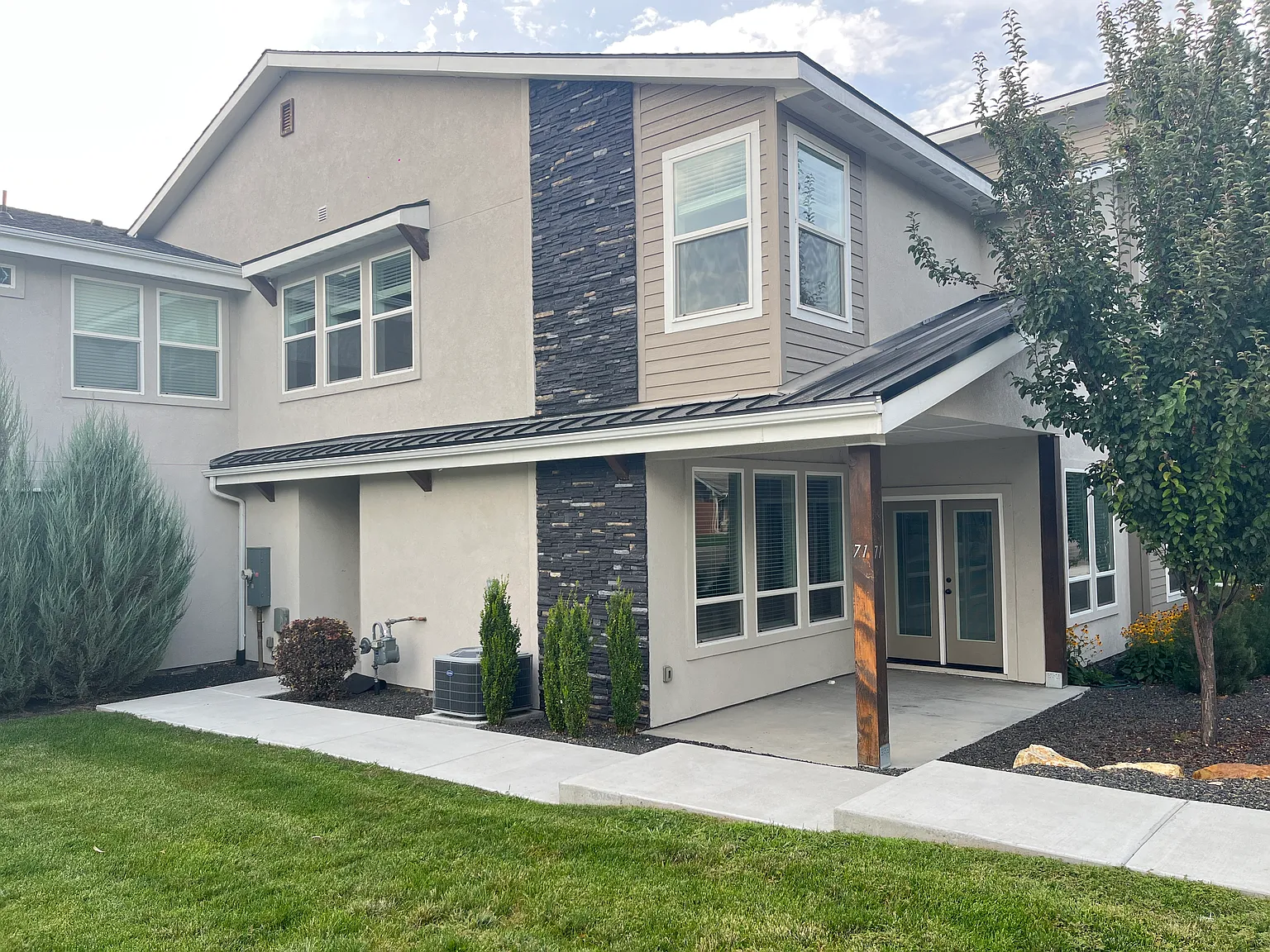 3 bed, 2.5 bath, 1962 sqft, $2,700 — Photo 2
