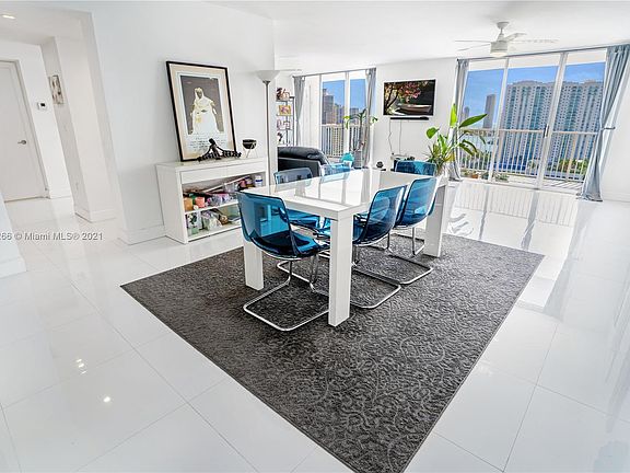 4th image of 2851 NE 183rd St APT 2103E