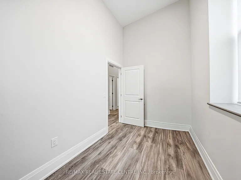 11 Queen St #301 — Photo 19