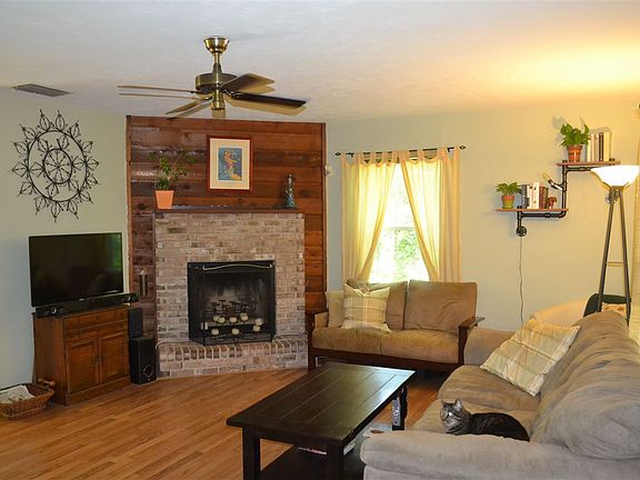 4th image of 4032 Elder Ln #3