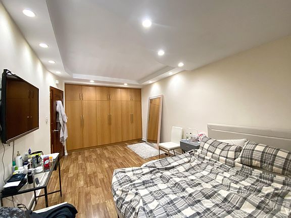 5th image of 2277 E 29th St Floor 2
