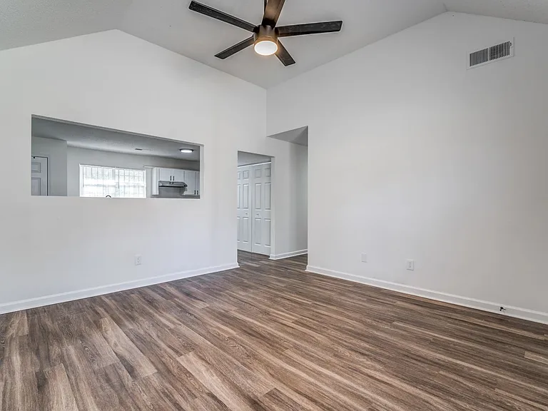 2551 Parkview Dr — Photo 9