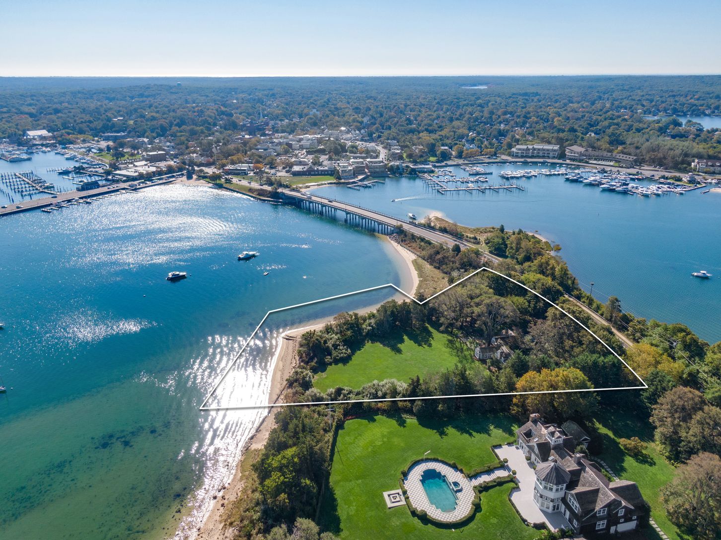 10 Ferry Rd, Sag Harbor, NY 11963 Out East