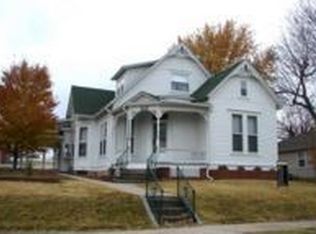 310 Delaware St, Tonganoxie, KS 66086