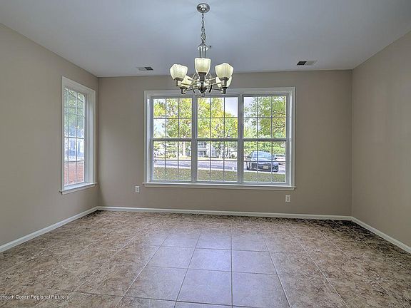 5th image of 363 Saint Andrews Pl