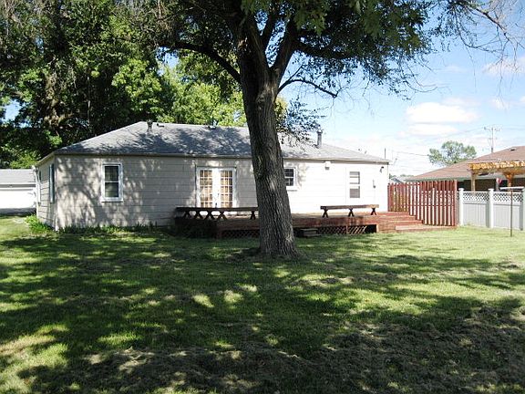 2nd image of 1602 Rosewood Ln