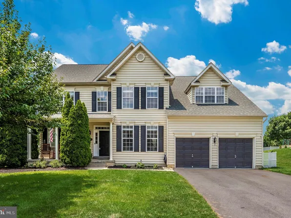 9530 Morning Walk Dr, Hagerstown, MD 21740