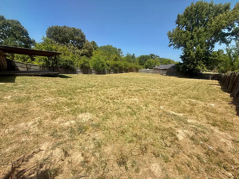 15210 Oaks West Dr — Photo 17