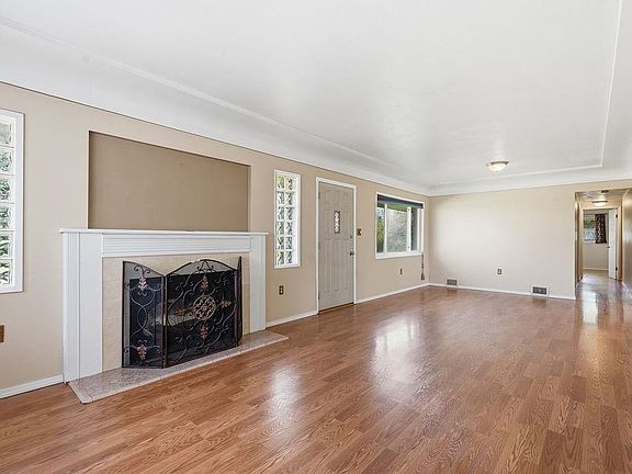 5th image of 4714 S Grove Rd