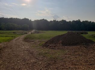 2300 Peach Creek Rd, Mc Ewen, TN 37101