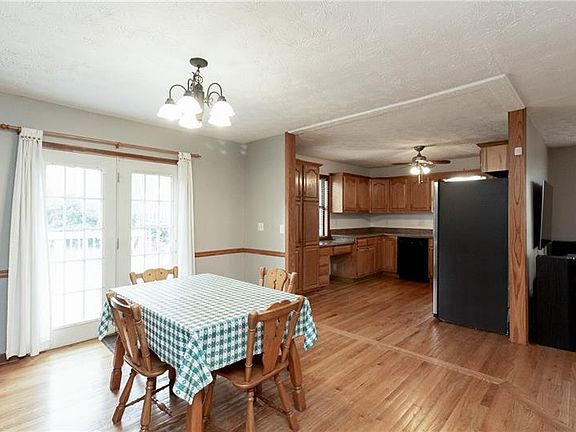 5th image of 1039 Summer Hill Ct NW