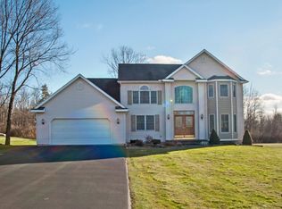 9142 Shelley Dr #ES, Marcy, NY 13403