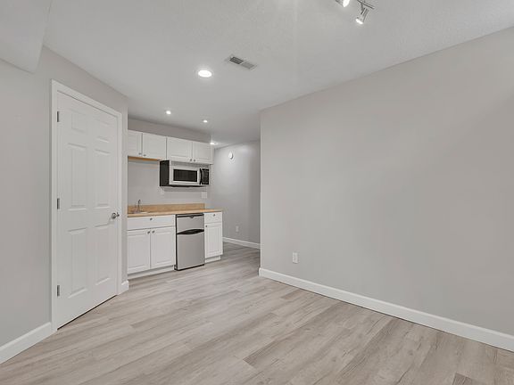 3rd image of 1848 Anderson Ct