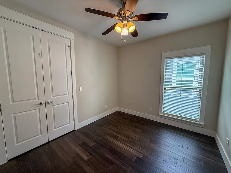 517 W Wright St — Photo 16