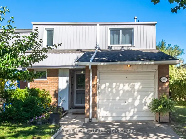 453 Woodview Rd #7, Burlington, ON L7N 2Z9