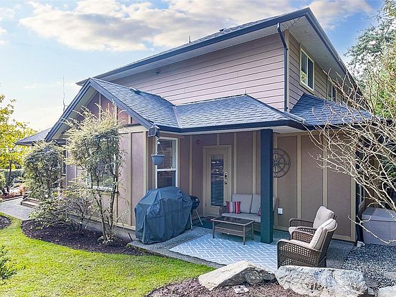 2nd image of 15 Helmcken Rd #4