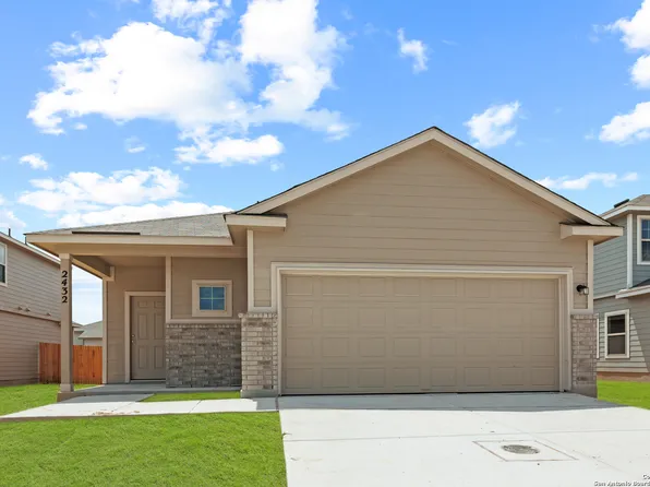 2432 Dino Dr, Seguin, TX 78155