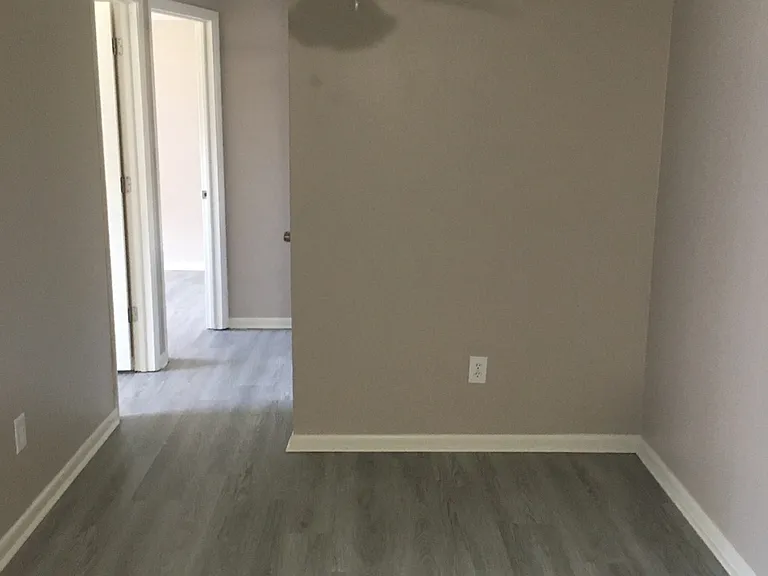 Stoney Creek Apartments — Photo 55