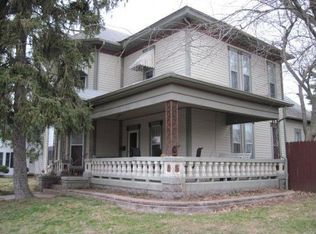 903 Jackson Ave, Charleston, IL 61920