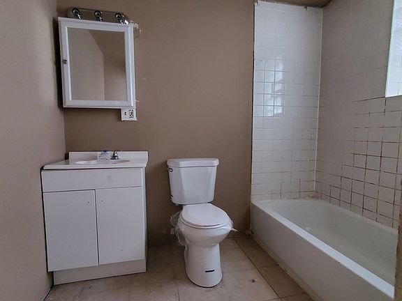 4th image of 2226 S Kolin Ave