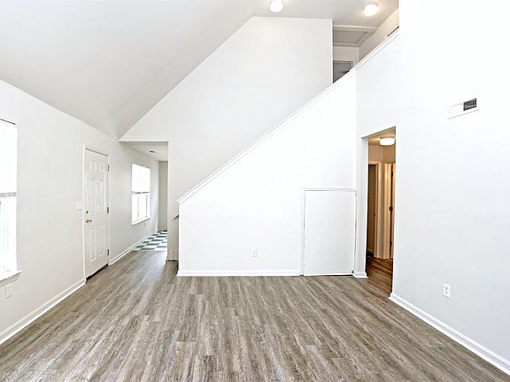 2nd image of 422 Park Ave