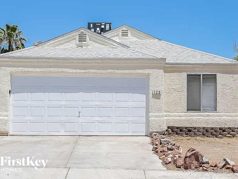 720 Roberta Alecia Ave — Photo 1