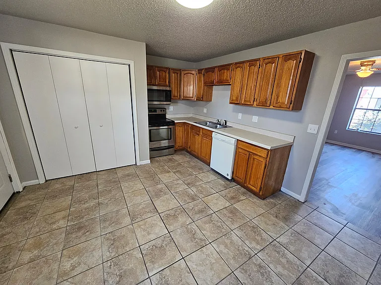 105 S 8th St #107 — Photo 6