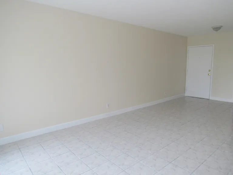 Seawind Lakes I — Photo 3