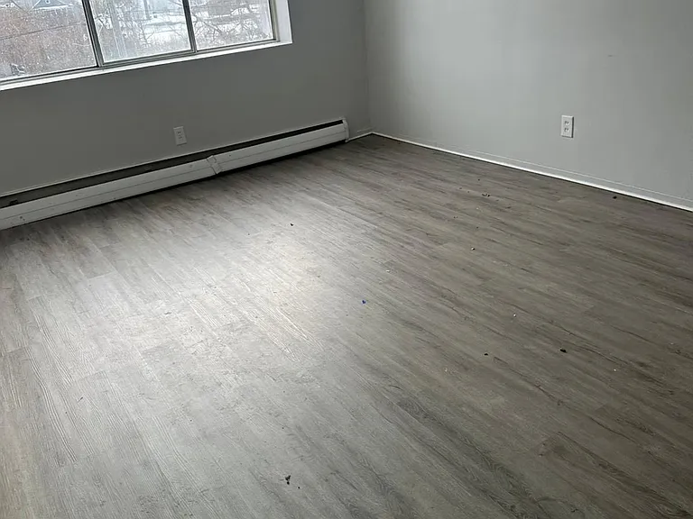 Silverlake Apartments — Photo 9