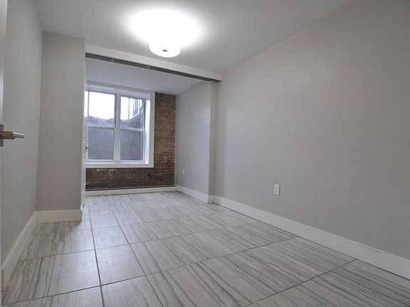 4th image of 422 E 148th St
