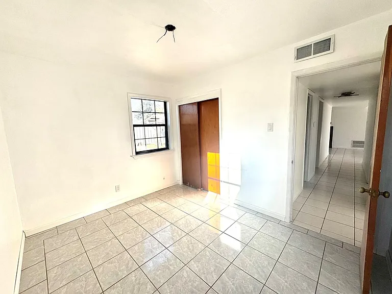 1044 Washington St — Photo 6