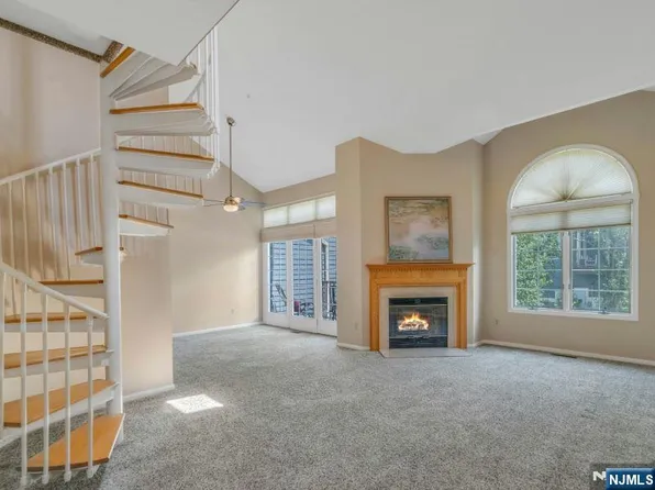 225 Cambridge Dr, Ramsey, NJ 07446