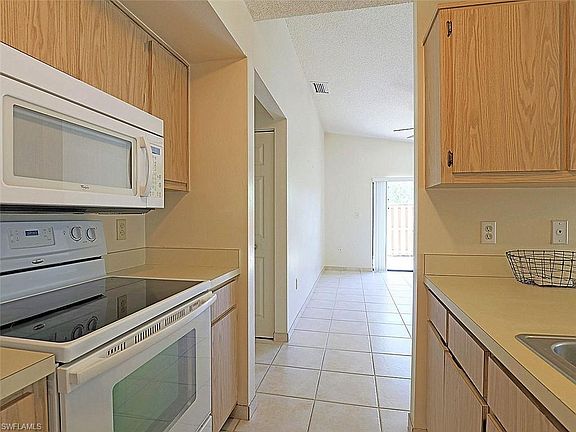 5th image of 5276 Cedarbend Dr APT 3