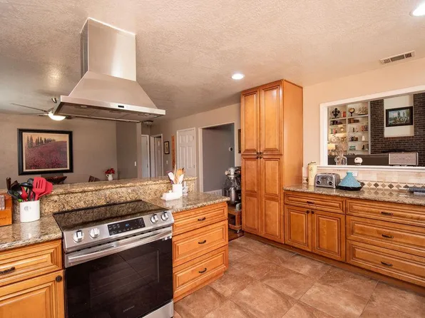 1937 Sugar Pine Dr, Oakdale, CA 95361
